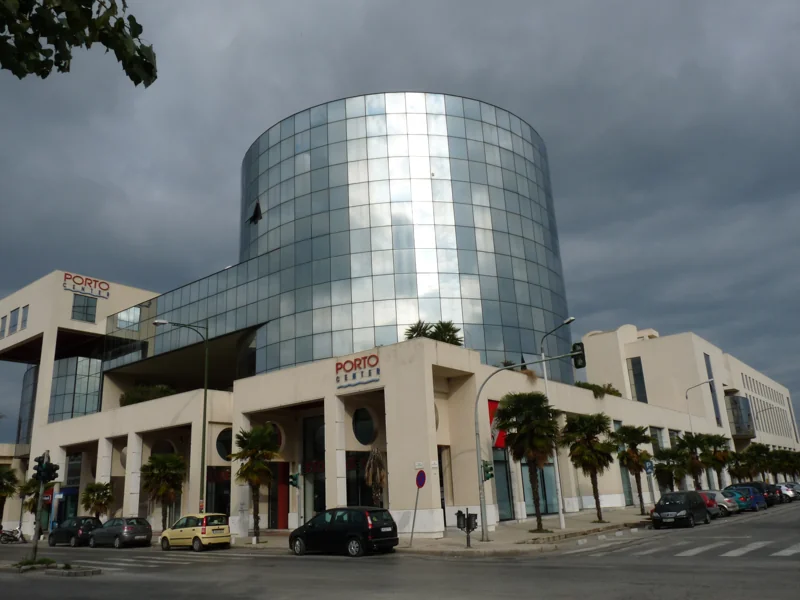Büro- und Geschäftsgebäude Porto Center — Foto 1