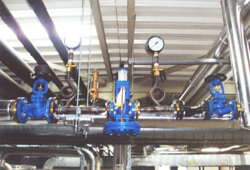 Steam pressure regulating station