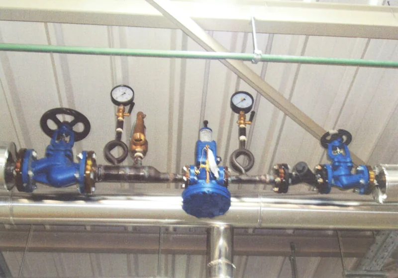 Steam pressure regulating station
