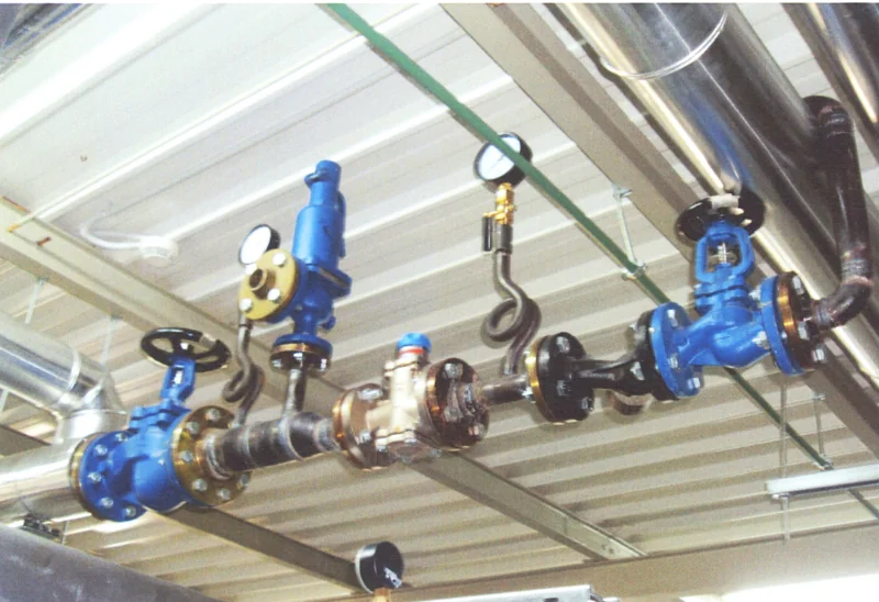 Steam pressure regulating station