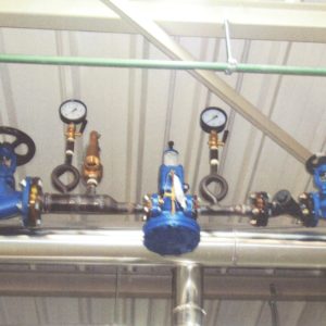 Steam pressure regulating station